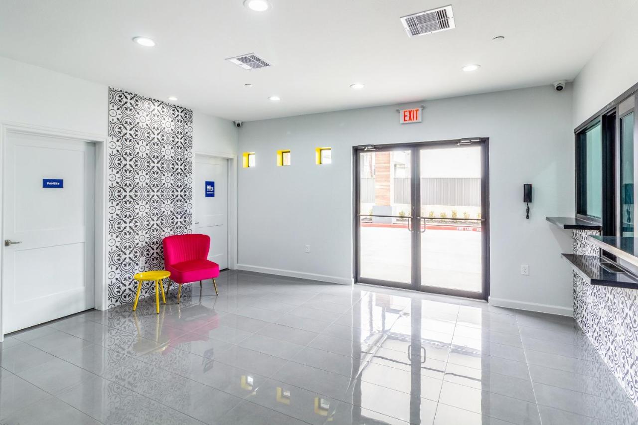 Americas Best Value Inn & Suites Kingwood Iah Airport Хамбл Экстерьер фото