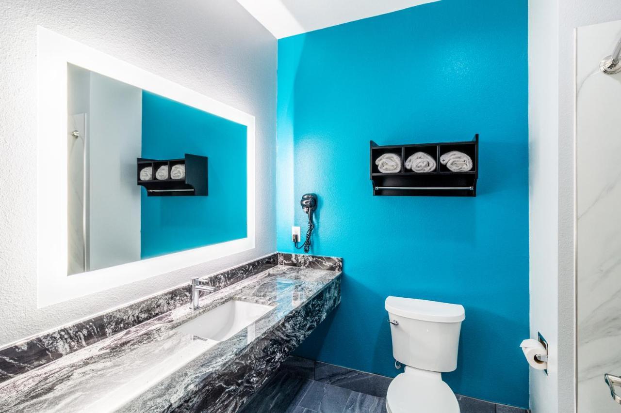 Americas Best Value Inn & Suites Kingwood Iah Airport Хамбл Экстерьер фото