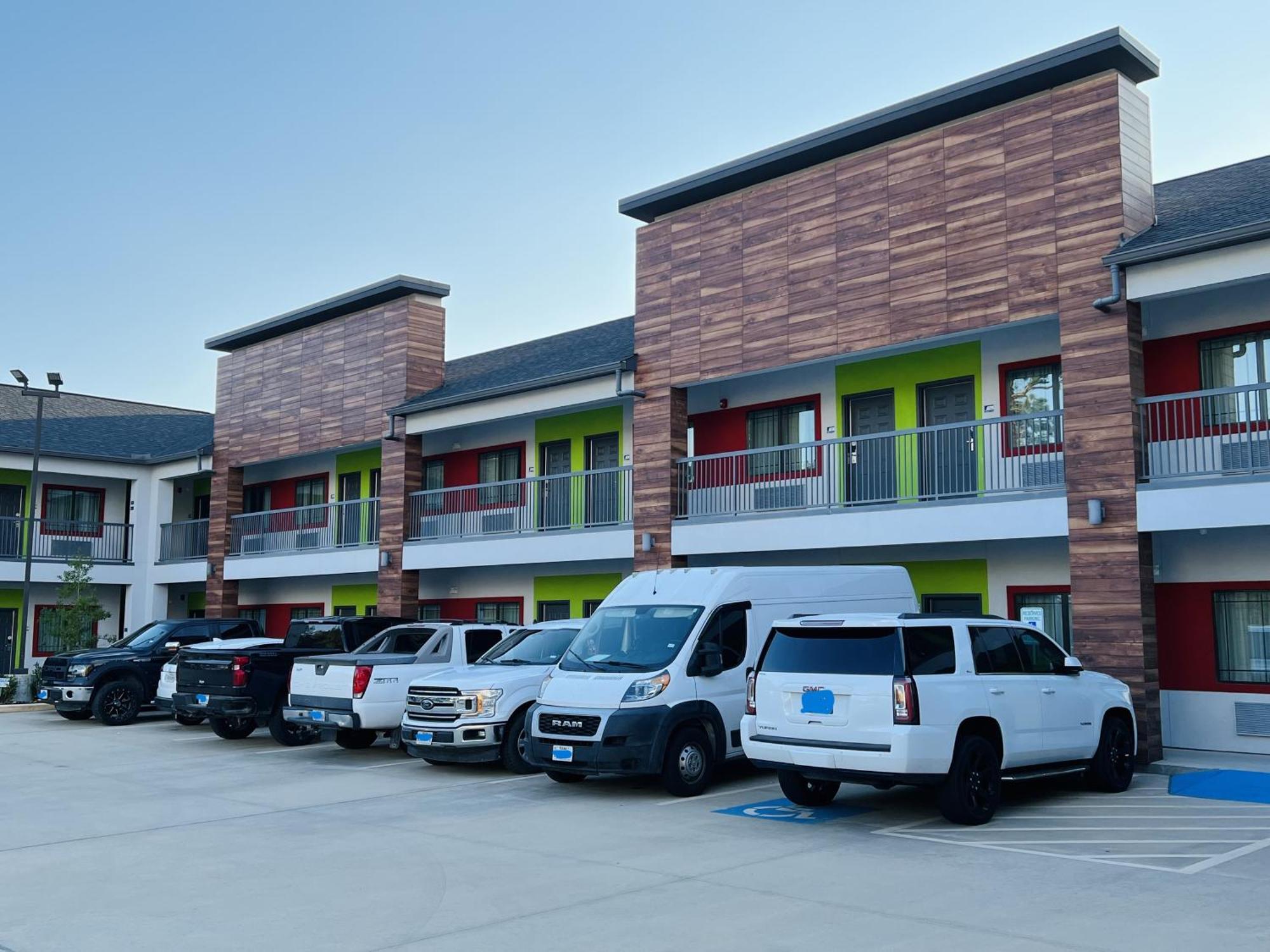 Americas Best Value Inn & Suites Kingwood Iah Airport Хамбл Экстерьер фото