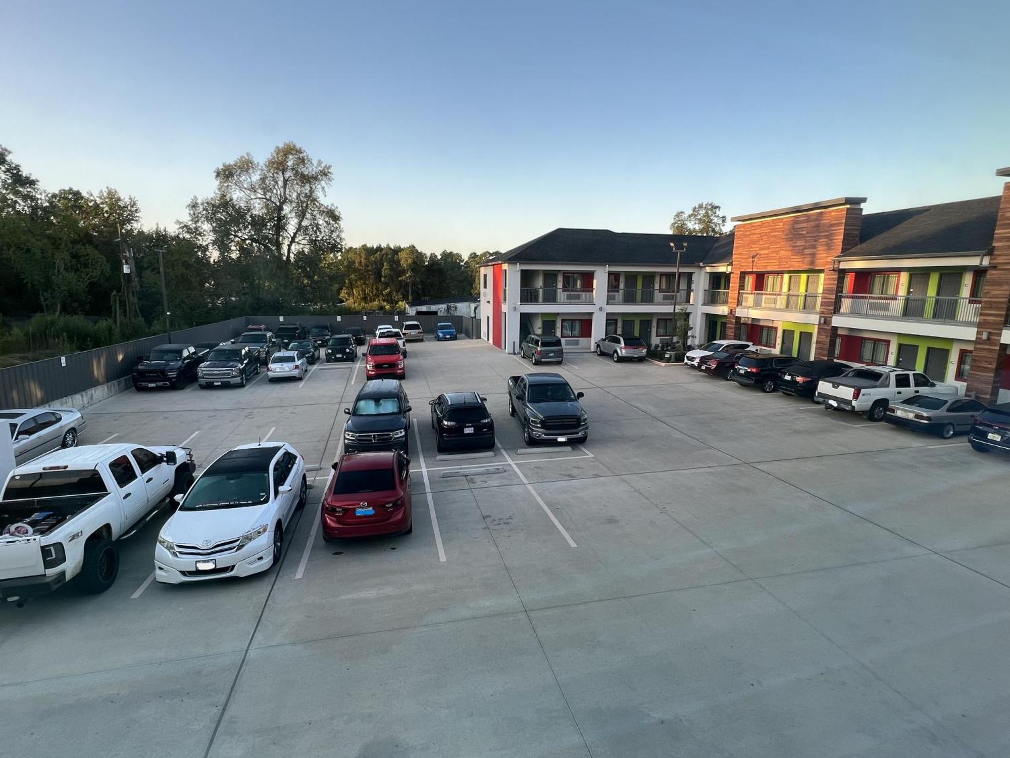 Americas Best Value Inn & Suites Kingwood Iah Airport Хамбл Экстерьер фото
