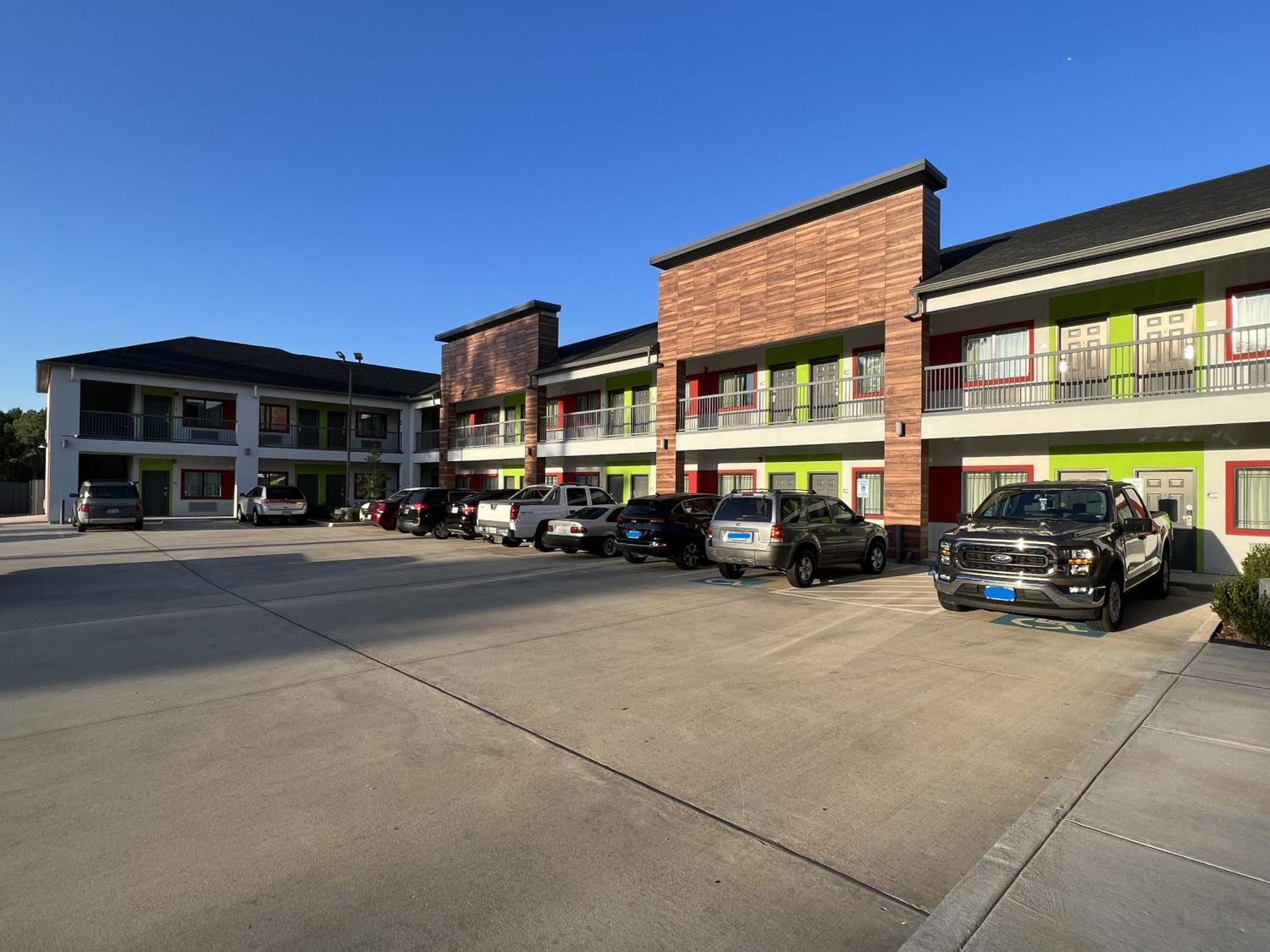Americas Best Value Inn & Suites Kingwood Iah Airport Хамбл Экстерьер фото